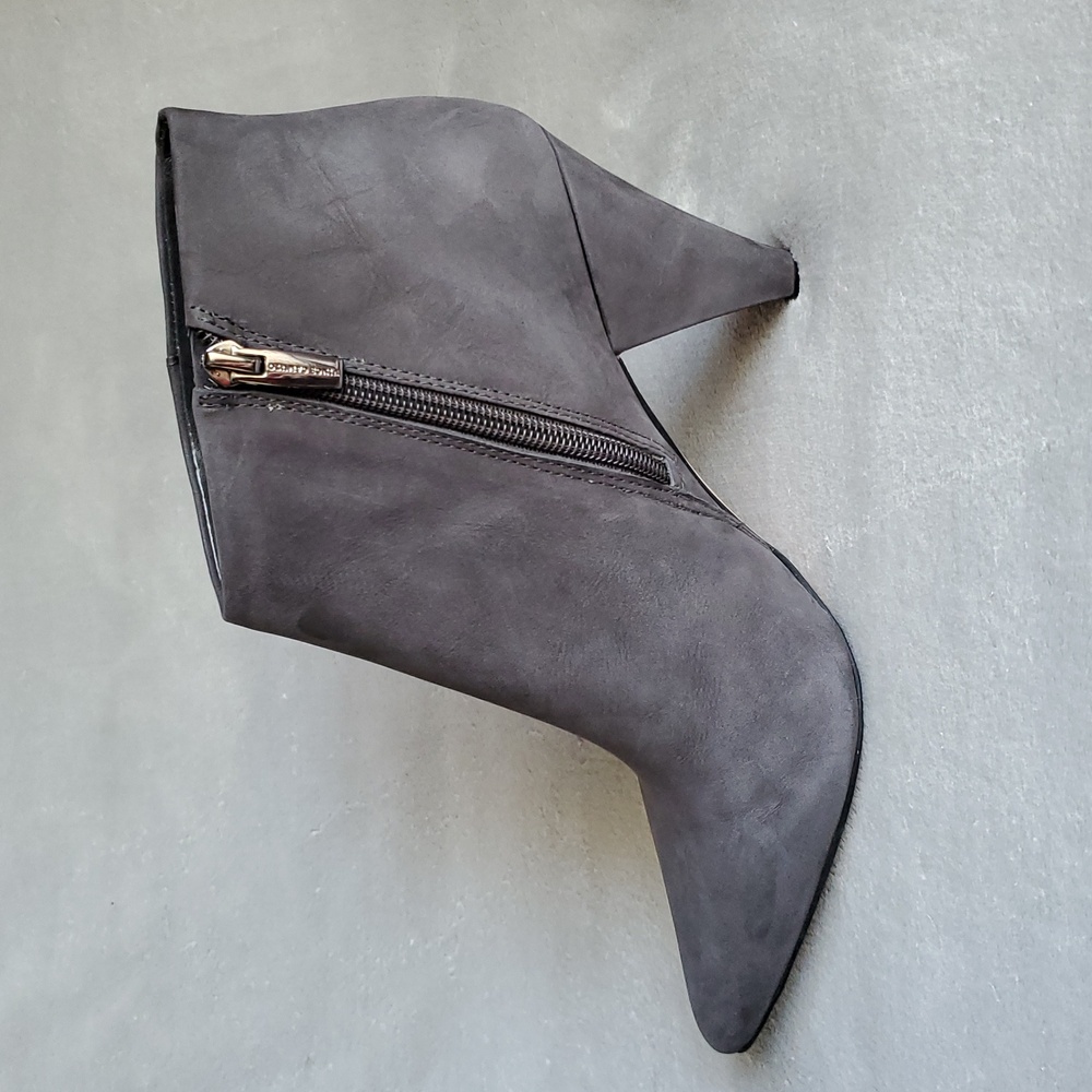 🆕️ VINCE CAMUTO Adriela Gray Suede Leather Ankle Zip Heeled Boots SIZE: 10M